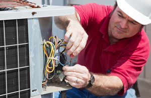 image of HVAC contractor doing a AC tune-up in Effort, PA